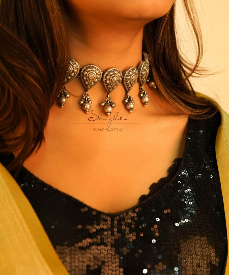 Dulari Embossed Drop Classic Choker Set