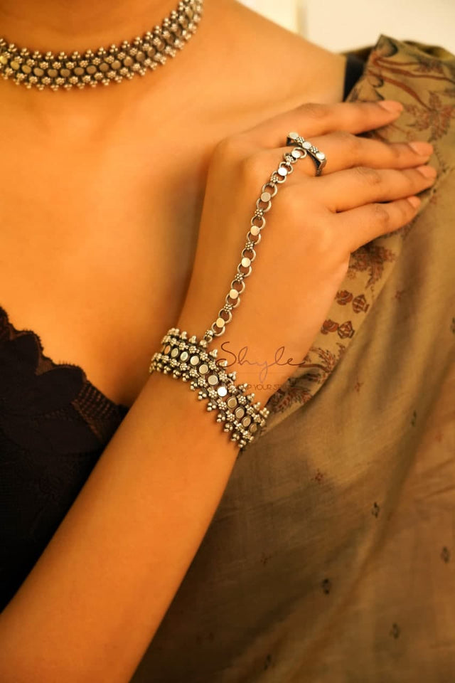 Moh Intricate Fine Motif Sadabahaar Hathphool