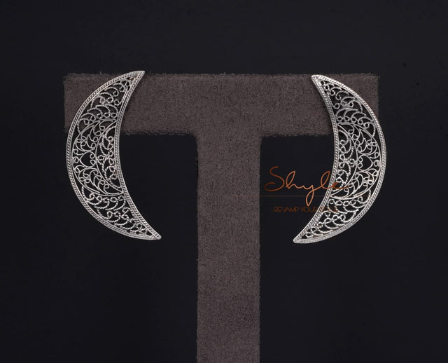 Mizoya Intricate Crescent Moon Earring