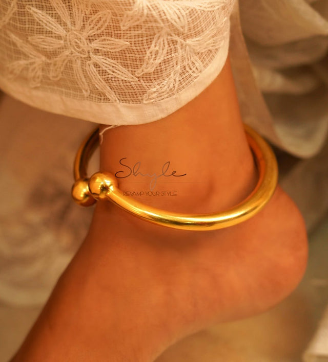 Moh Fine Timeless Gold Ball Kada
