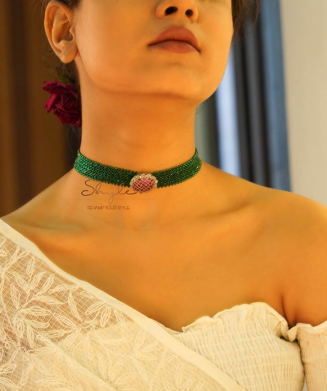 Essence Scintillating Kundan Statement Choker