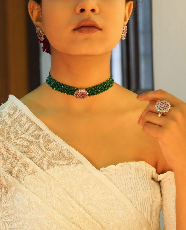 Essence Scintillating Kundan Statement Choker Set
