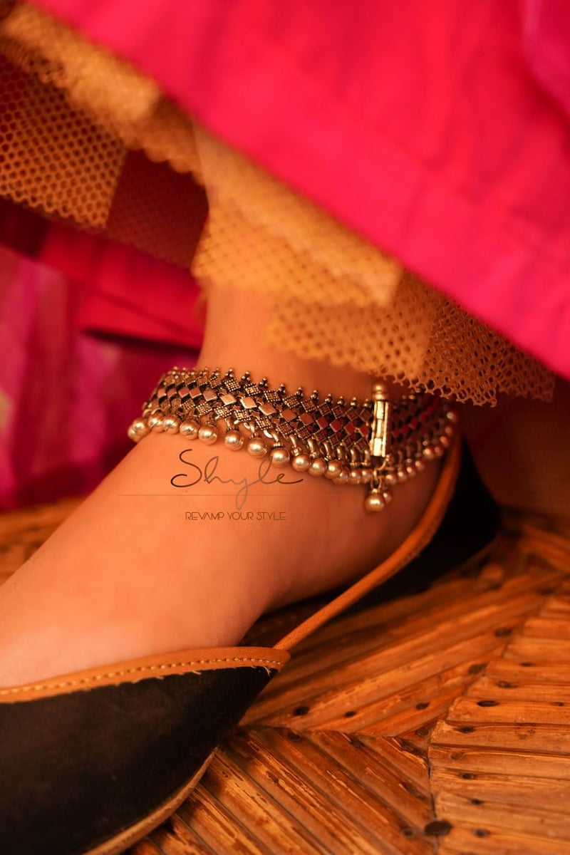 Tattva Intricate Guthau Ghughri Anklet Pair