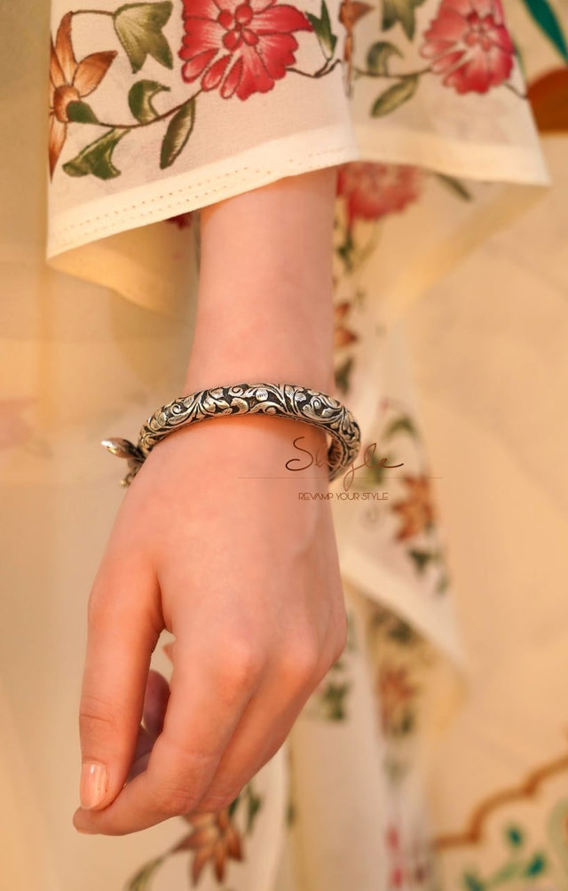 Tattva Dual Parrot Motif Chitai Classic Kada