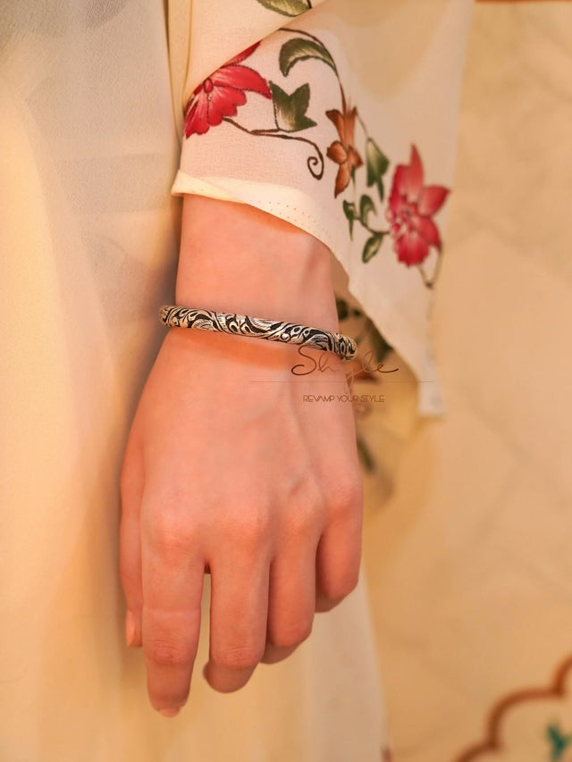 Tattva Chitai Peacock Lion Motif Classic Kada