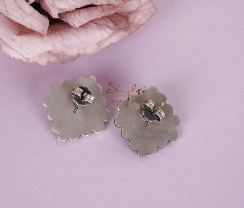 Mizoya Embossed Motif Intricate Earring