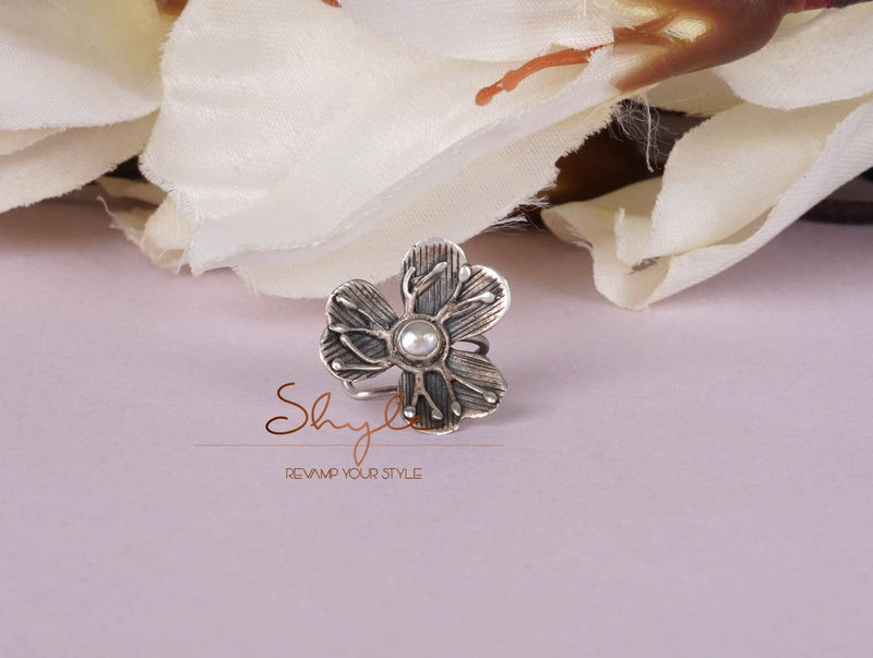 Qurbat Floral Ear Clip