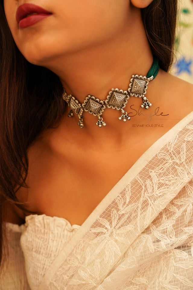 Mizoya Embossed Motif Ghughri Sequence Choker
