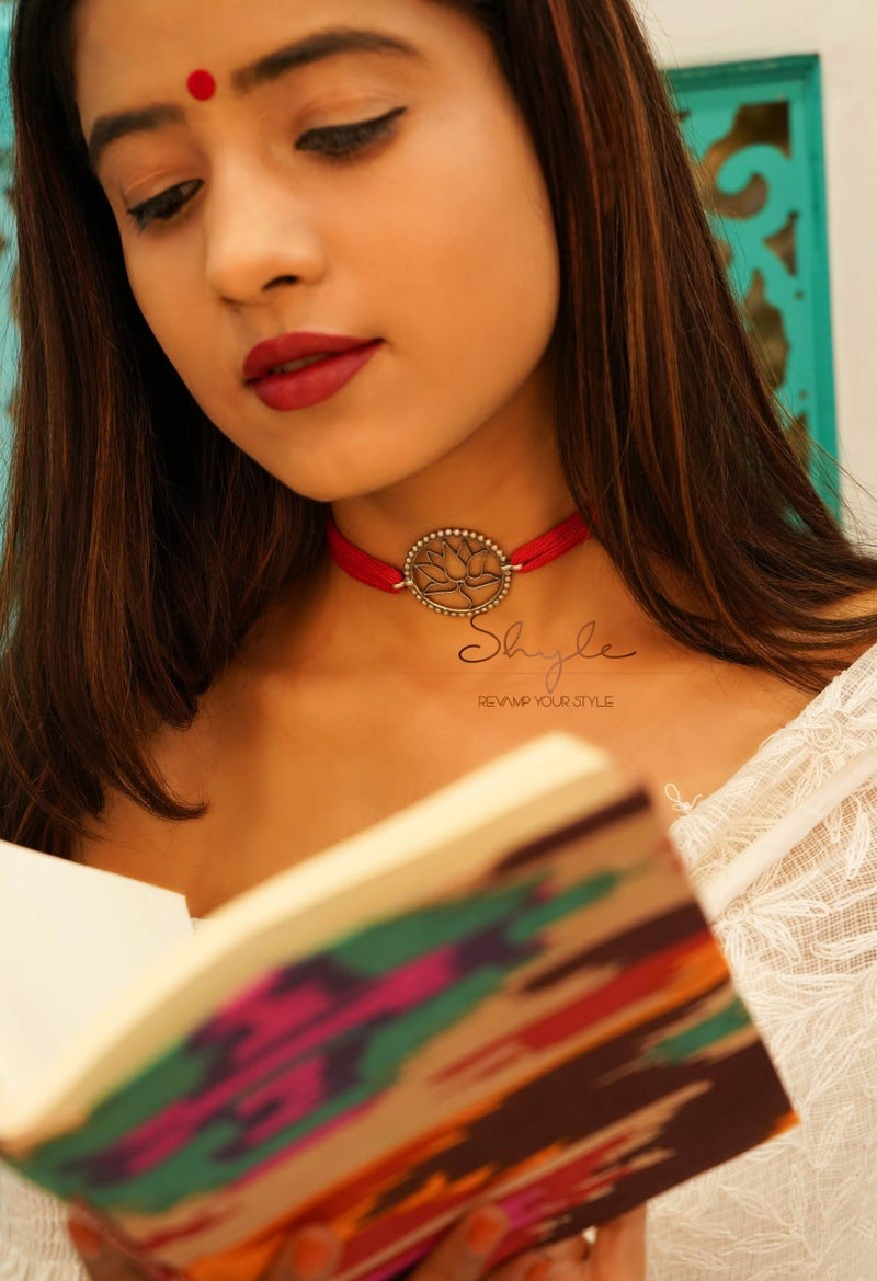 Moh Carved Lotus Motif Timeless Choker