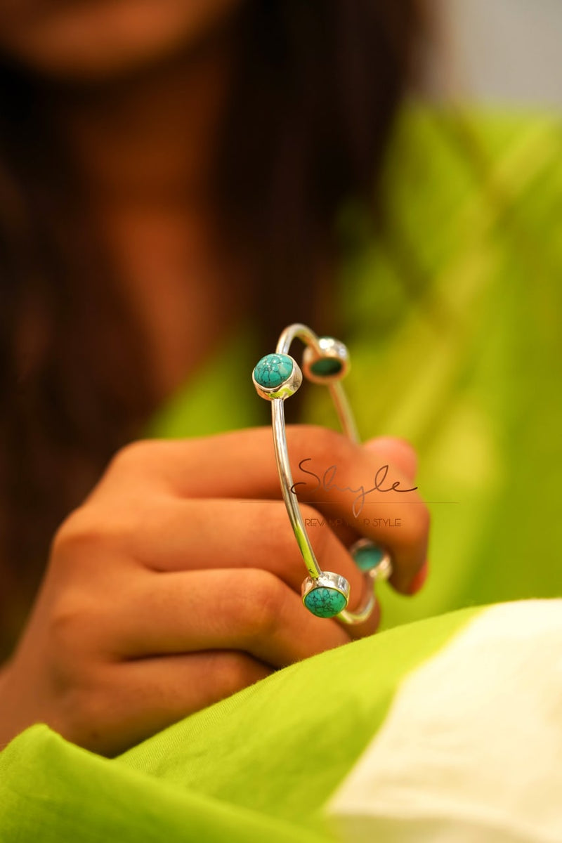 Essence Fine Turquoise Bangle