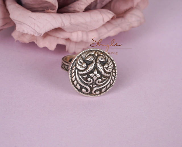 Adya Peacock Motif Embossed Versatile Ring