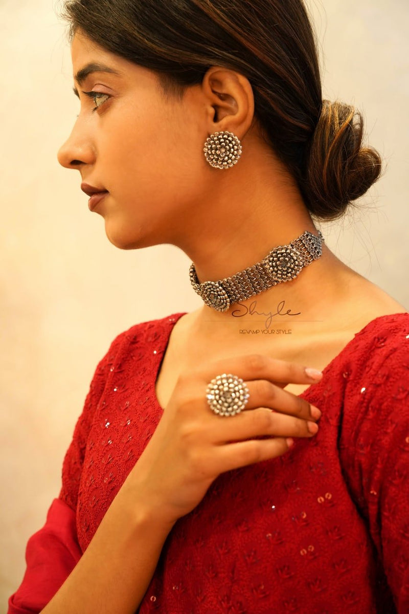 Essence Scintillating Tri flower Motif Ring Earring Choker Set