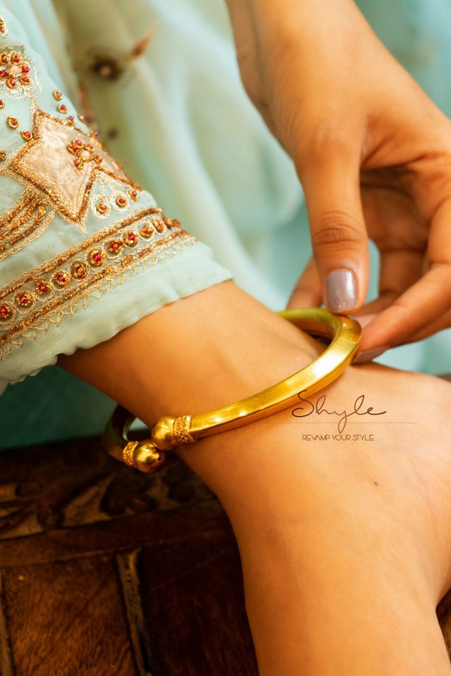 Moh Vintage Inspired Fine Gold Tone Ankle Kada