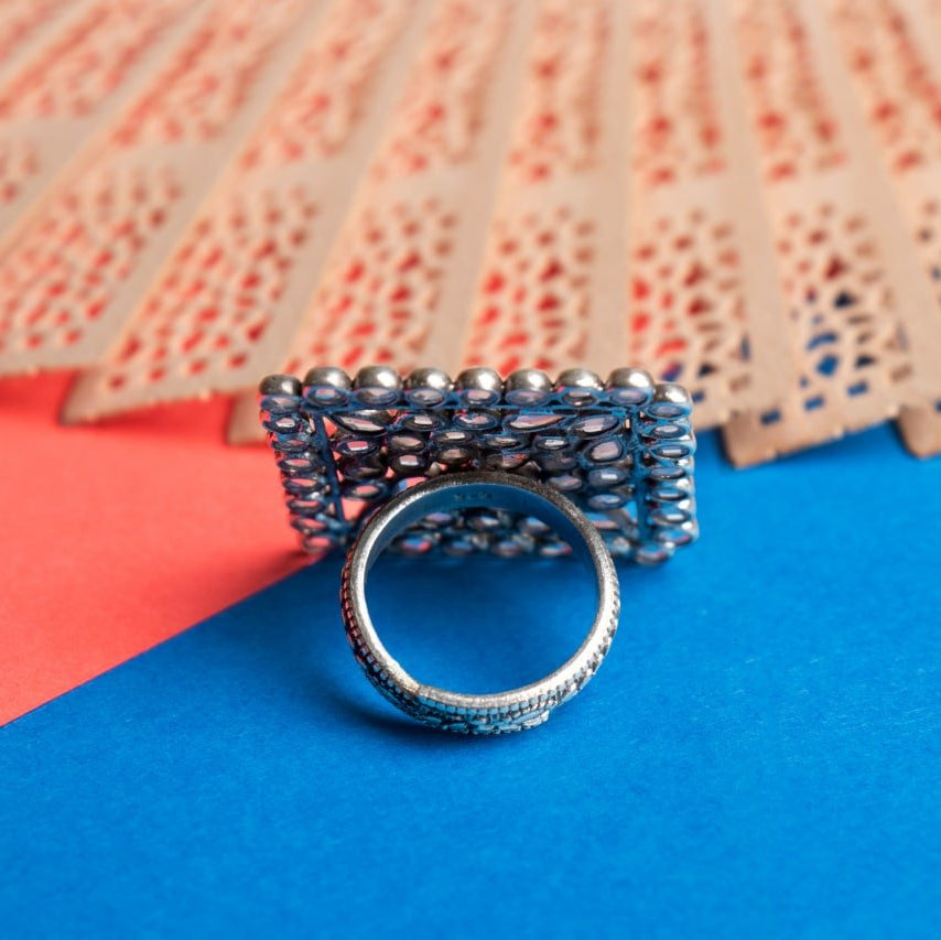 Essence Scintillating Square Ring
