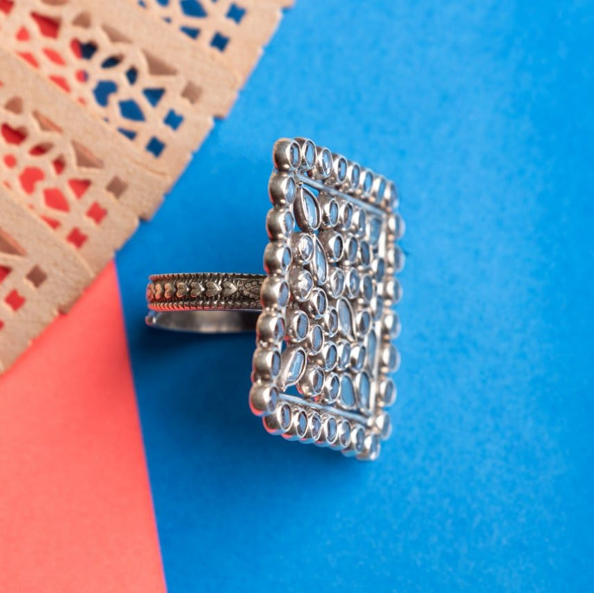 Essence Scintillating Square Ring