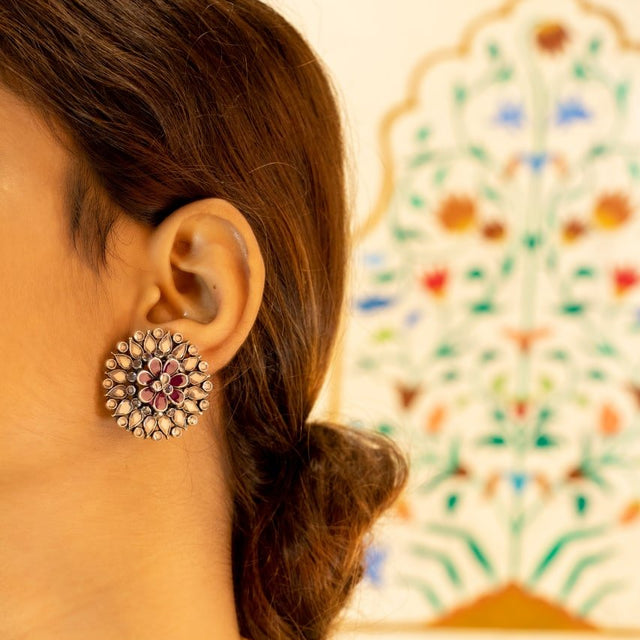 Essence flower motif Scintillating Stud Earring