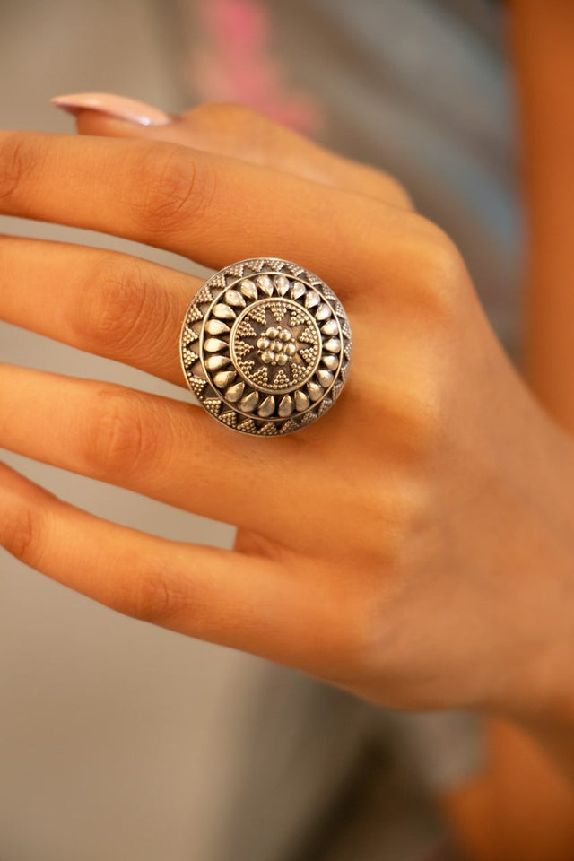 Mizoya Intricate Daana Detailed Circular Ring