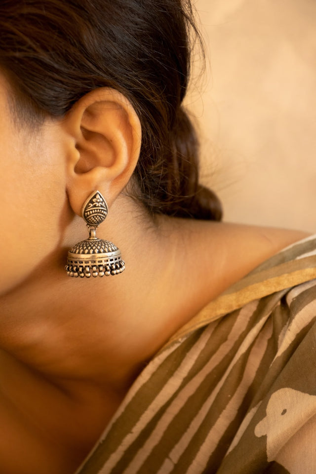 Mizoya Intricate Classic Sadabahaar Jhumka