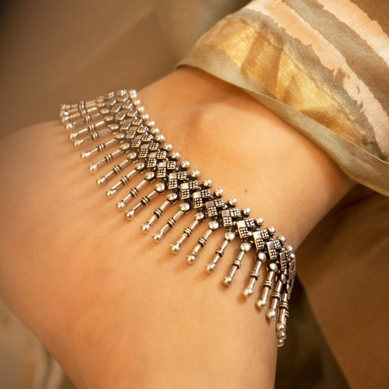 Tattva Guthau Line Drop Anklet Pair