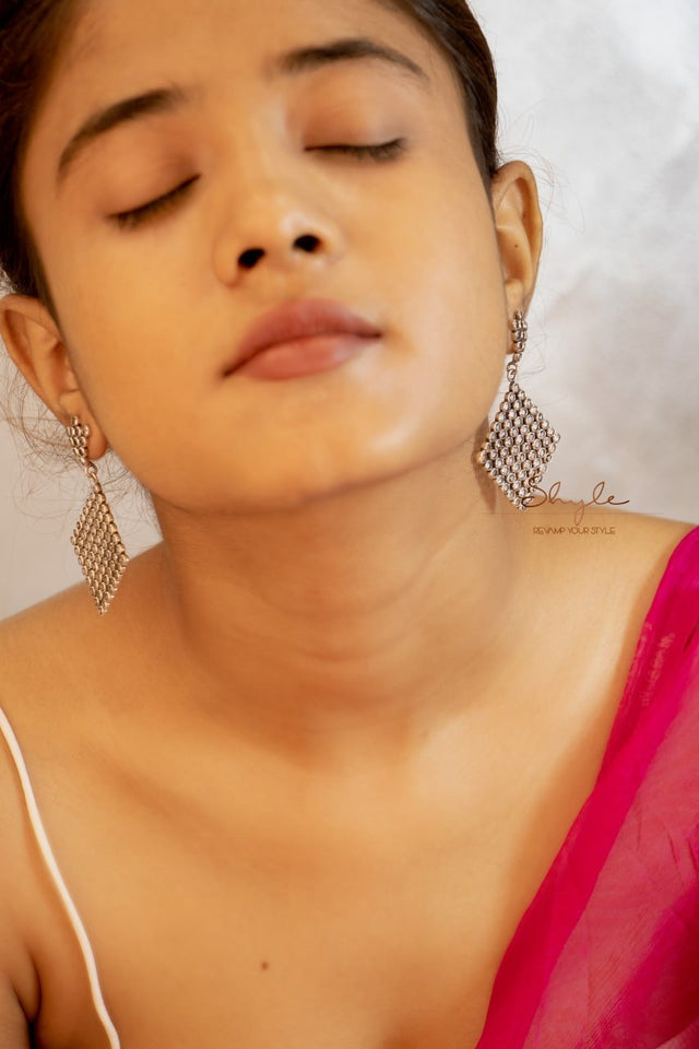 Essence Scintillating Drop Versatile Earring
