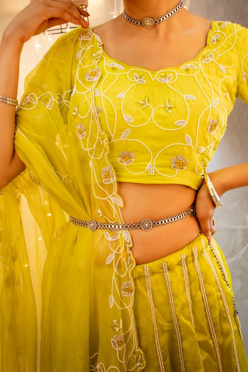 925 pure silver intricate flower motif classic kamarbandh, detail view