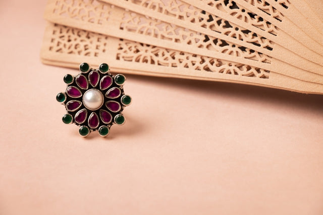 Essence Multistone Classic Ring