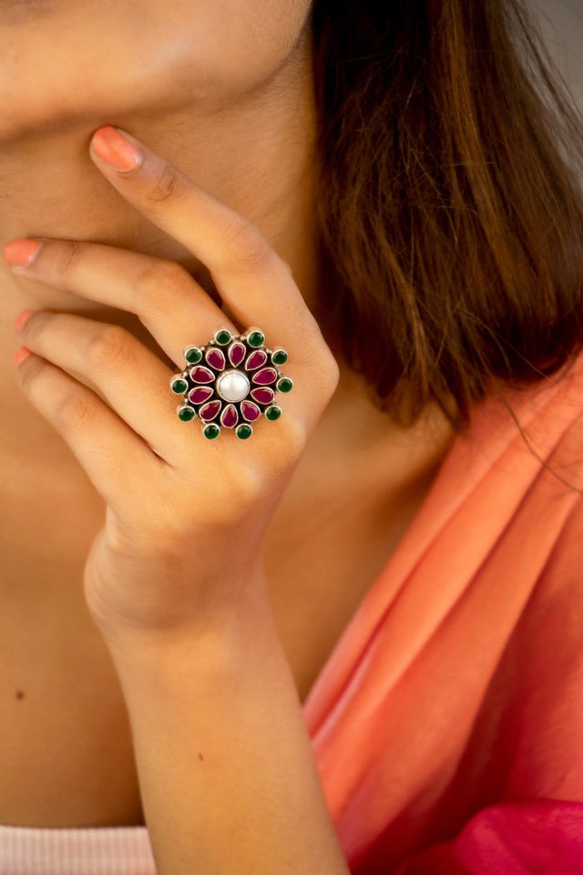 Essence Multistone Classic Ring