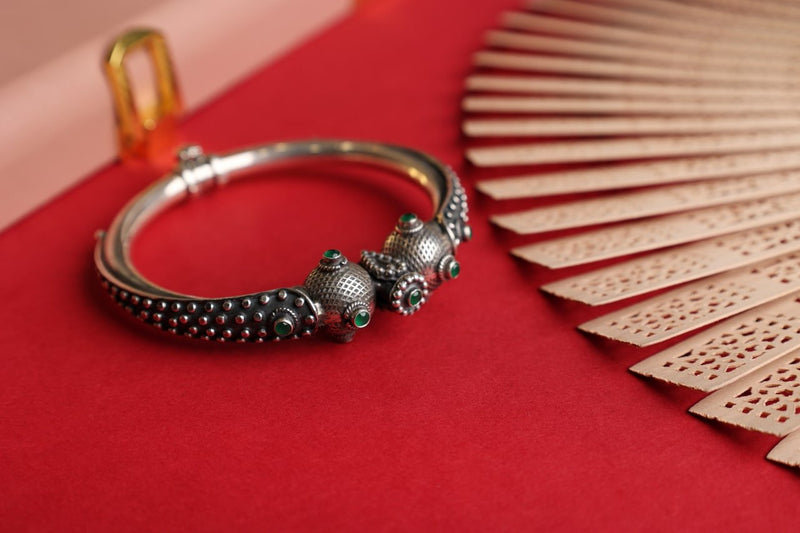 Mizoya Dual Textured Motif Daana Detailed Classic Kada