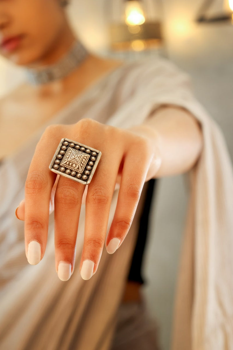 Tattva Detailed Embossed Classic Ring