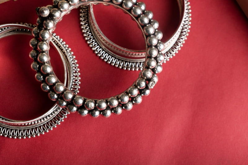 Tattva Ball Cluster Carved Border Bangle Set