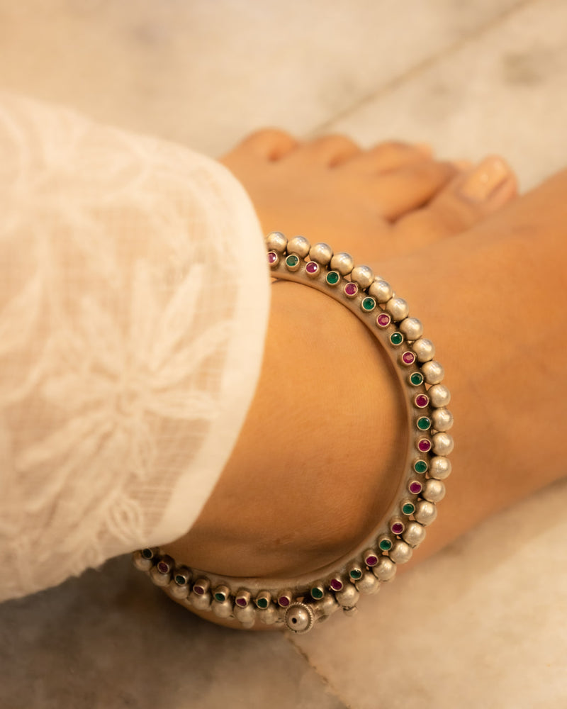 925 pure silver jadau ball embossed ghughri drop ankle kada, side view