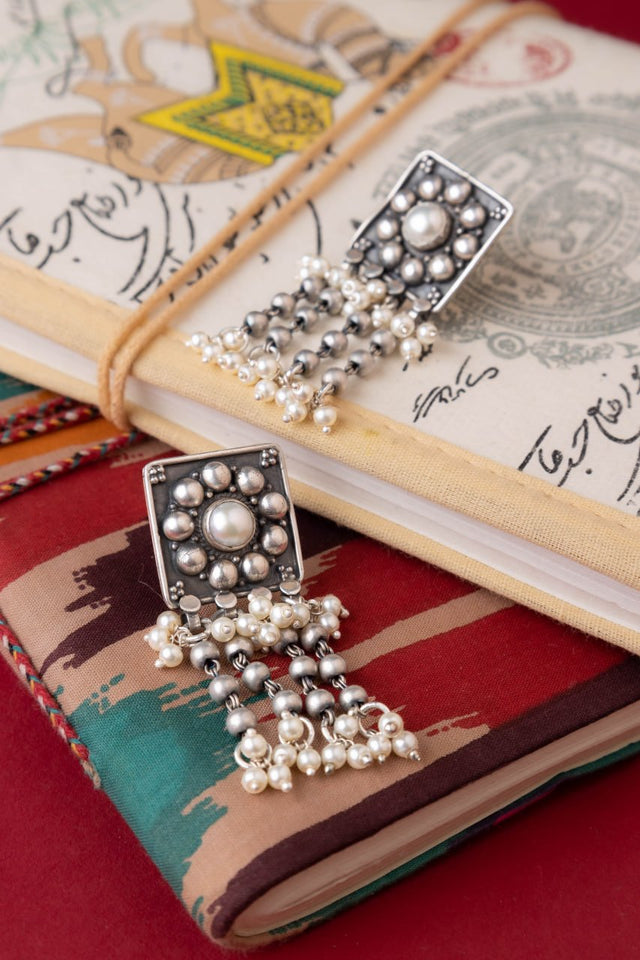 Tattva Pearl Jadau Tikdi Pearl Layered Earring