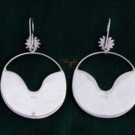 Mizoya Daana Detailed quirky fish hook earrings back