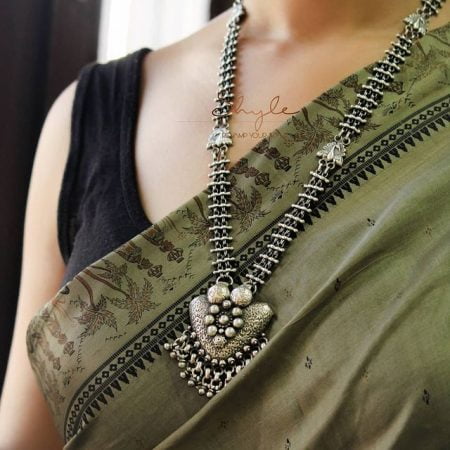 Anvaya Intricate Pendant Jali Chain Classic Necklace model