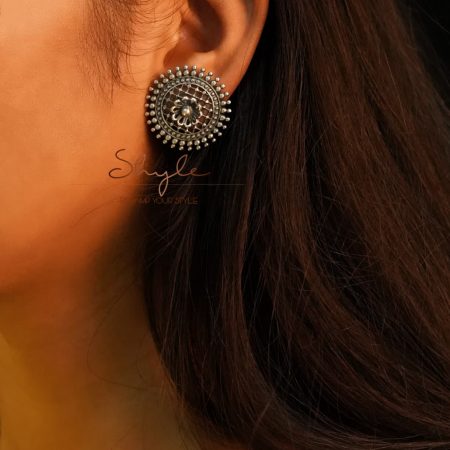 Adya Jali Motif Flower Embossed Earrings model