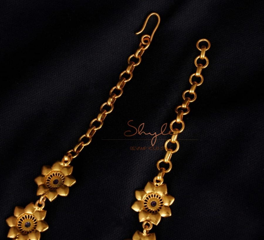 Adya Intricate Flower Versatile Gold Necklace end
