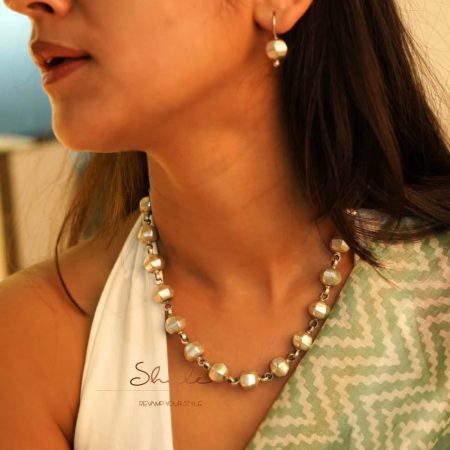 Moh Versatile Beads Necklace Set model