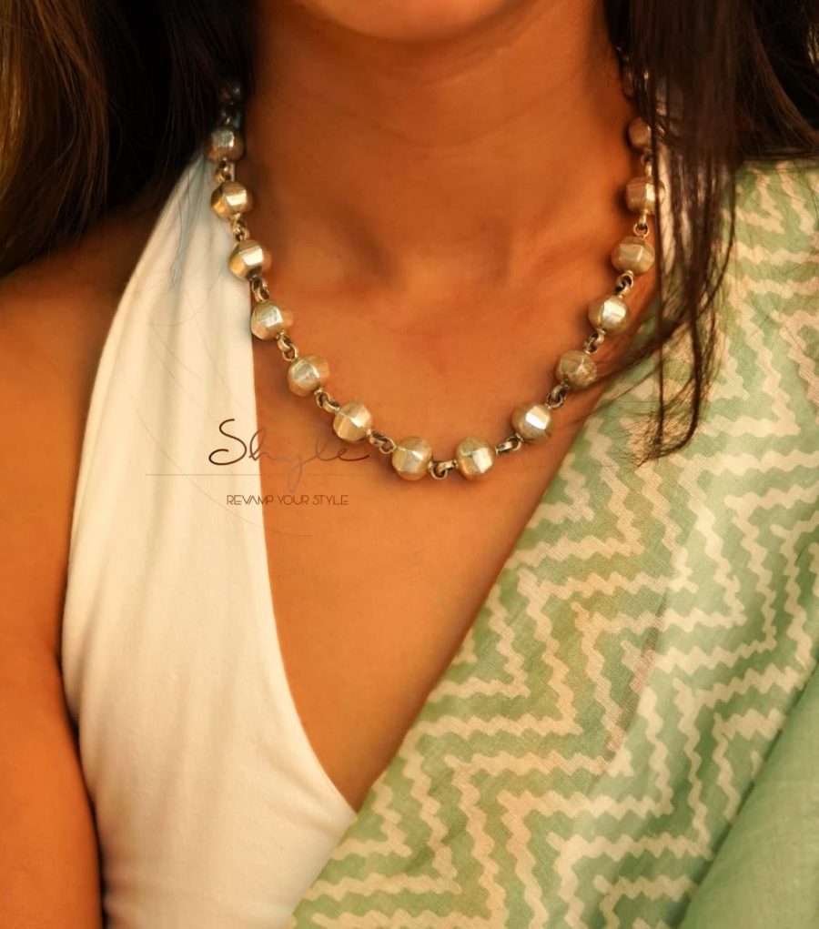 Moh Versatile Beads Necklace model